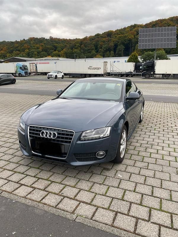 Grau Gebraucht 2009 Audi A5 Coupé | 8.000 € (Guter Preis) - Bild 1/4