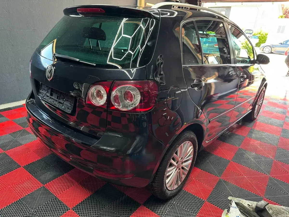 Używany VW Golf 105 KM (77 kW) 2011 Czarny Minivan