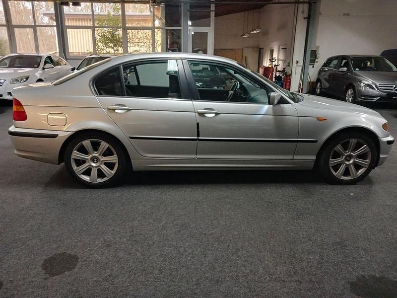Gebraucht BMW 320 170 PS (125 kW) 2003 Silber Limousine