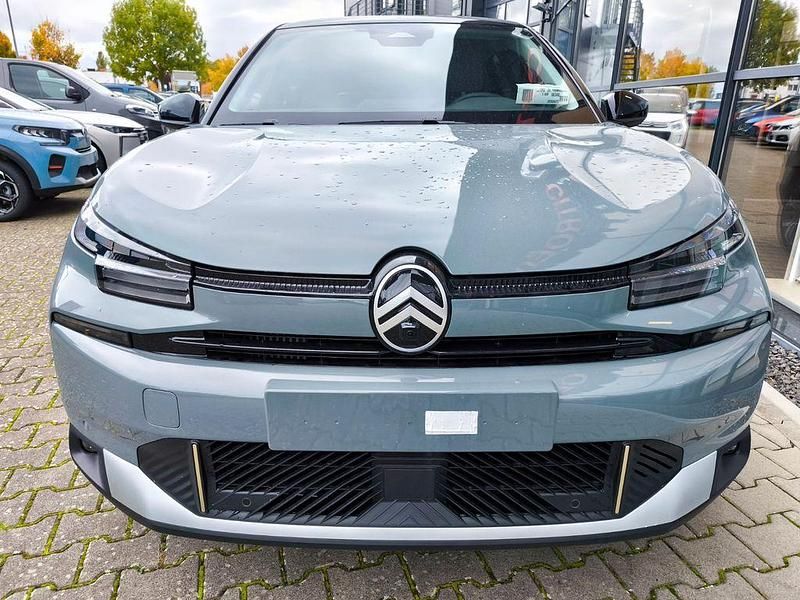 Neu Citroën C4 131 PS (96 kW) 2025 Grün Limousine