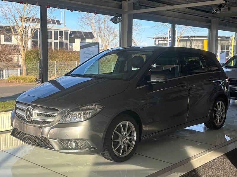 Gebraucht Mercedes B200 156 PS (114 kW) 2012 Grau Van / Kleinbus