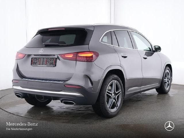Grau Gebraucht 2024 Mercedes GLA220 Premium SUV | 42.990 € (Guter Preis) - Bild 1/4