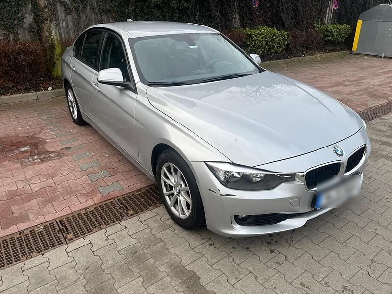 Gebraucht BMW 316 116 PS (85 kW) 2015 Silber Limousine