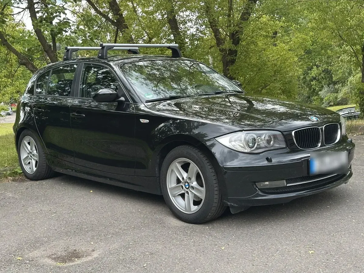Gebraucht BMW 116 122 PS (89 kW) 2009 Schwarz Kleinwagen