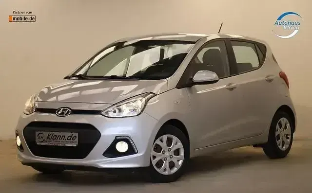 Gebraucht Hyundai i10 Trend 92 PS (67 kW) 2017 Silber Kleinwagen