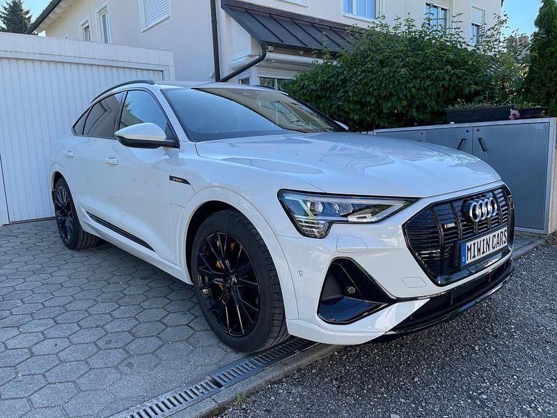 Gletscherweiss Gebraucht 2022 Audi e-tron Sportback S-Line SUV | 36.999 € (Fairer Preis) - Bild 1/4