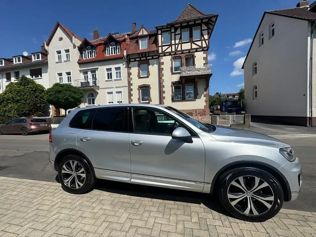 Gebraucht VW Touareg R-line 262 PS (192 kW) 2017 Silber SUV