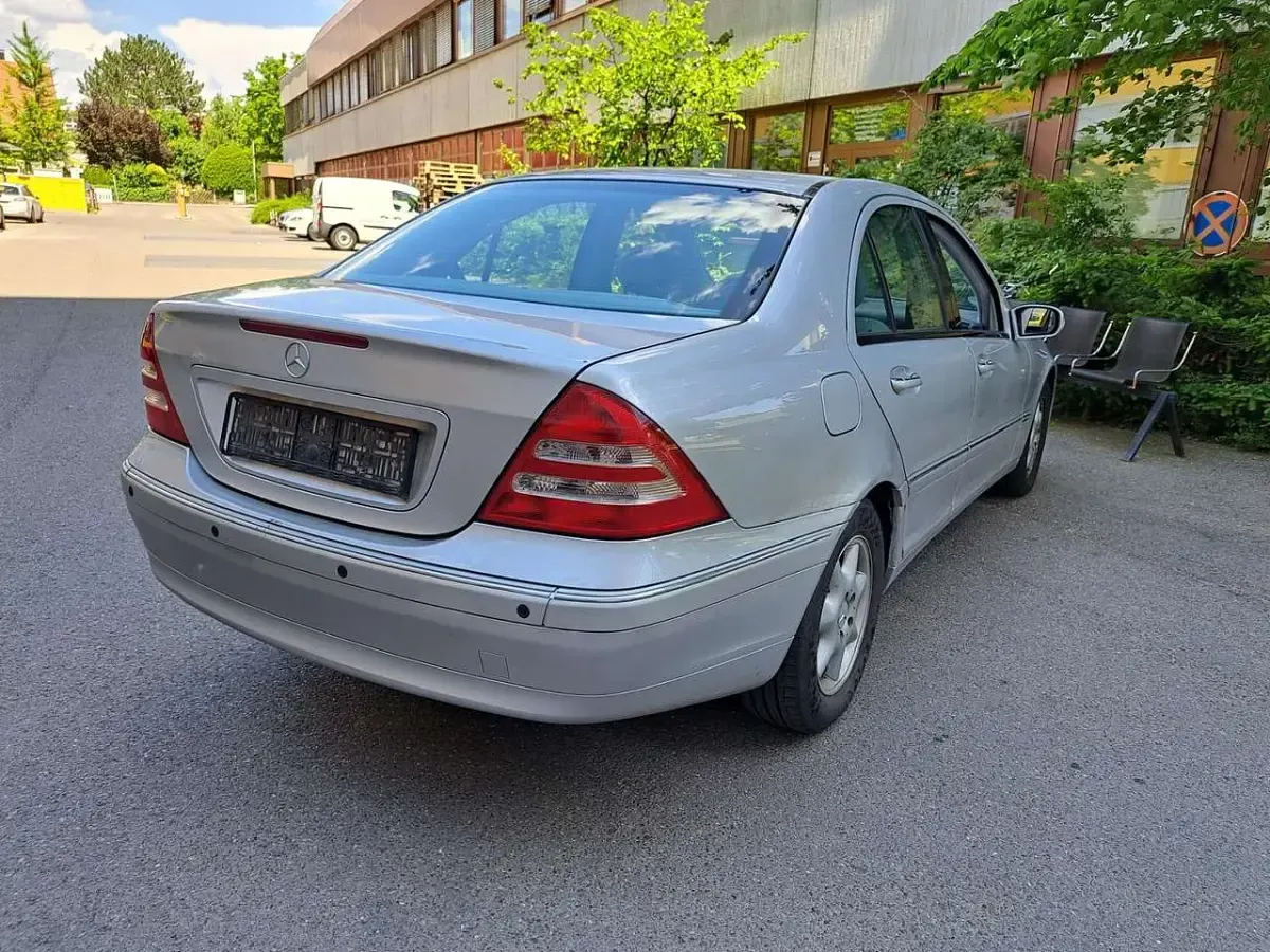 Gebraucht Mercedes C180 Elegance 129 PS (94 kW) 2002 Grau Limousine