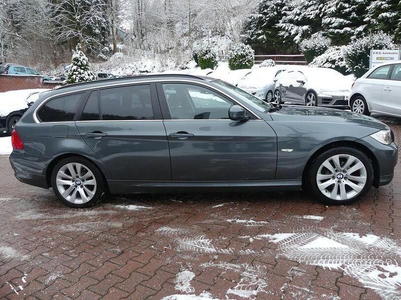 Gebraucht BMW 318 143 PS (105 kW) 2012 Grau Kombi