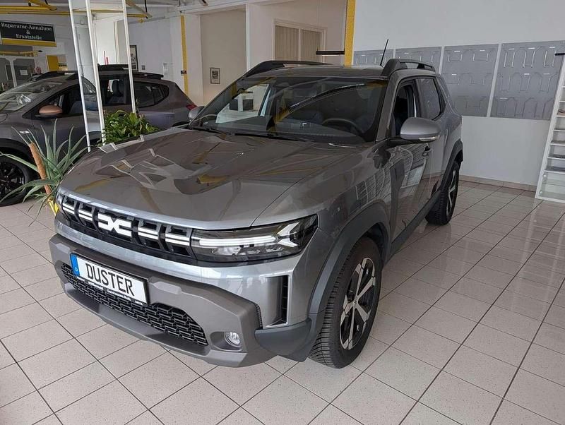Grau Gebraucht 2025 Dacia Duster Journey SUV | 27.490 € (Etwas zu teuer) - Bild 1/4