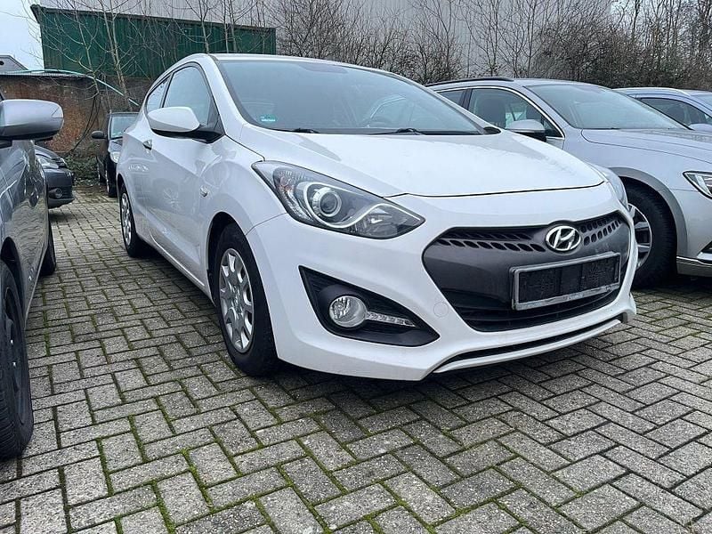 Gebraucht Hyundai i30 Classic 99 PS (72 kW) 2012 Weiß