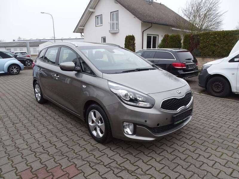 Silber Gebraucht 2013 Kia Carens Edition 7 Van / Kleinbus | 6.390 € (Guter Preis) - Bild 1/4