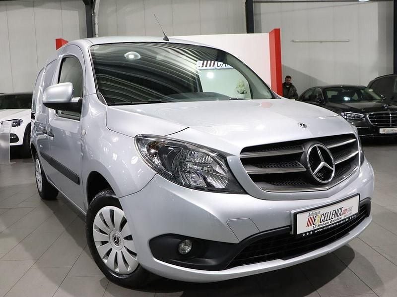 Silber Gebraucht 2021 Mercedes Citan 111 Van / Kleinbus | 16.700 € (Fairer Preis) - Bild 1/4