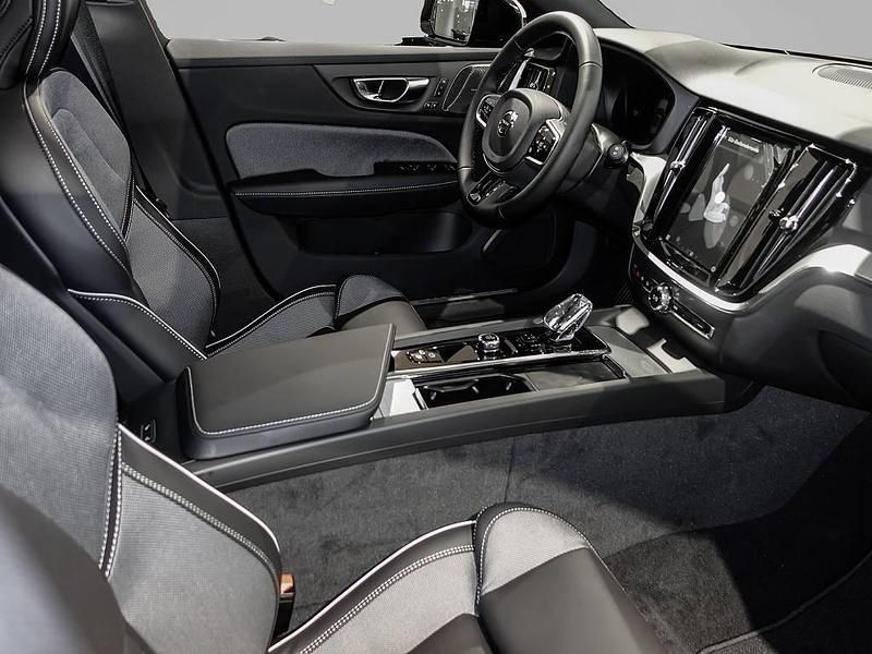 Gebraucht Volvo V60 Plus 197 PS (144 kW) 2024 Schwarz Kombi