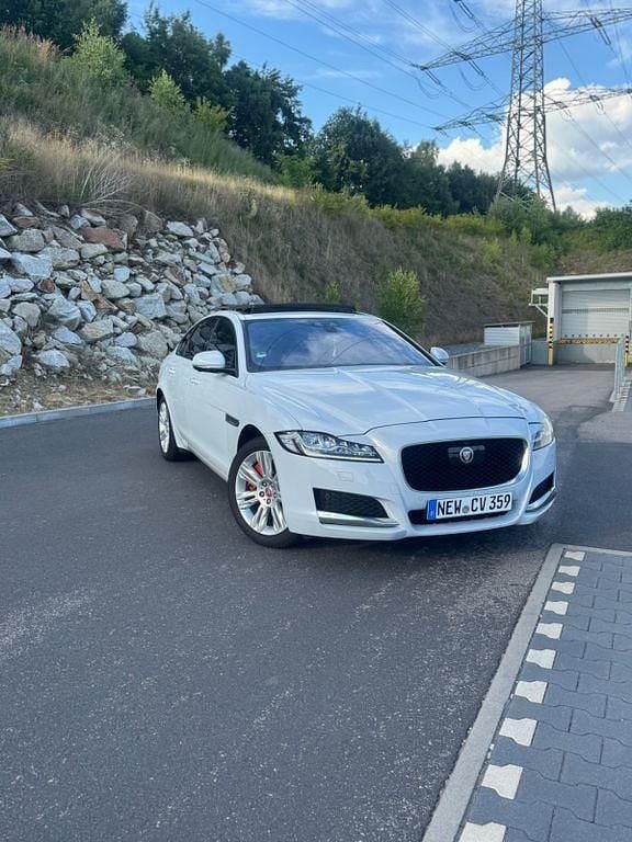 Gebraucht Jaguar XF Sportbrake Prestige 179 PS (131 kW) 2018 Weiß Kombi