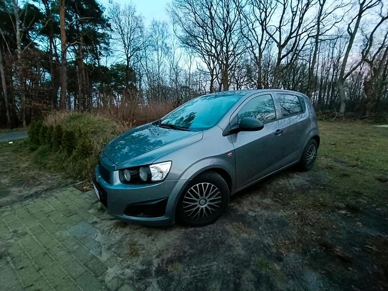 Grau Gebraucht 2012 Chevrolet Aveo Kleinwagen | 3.000 € (Fairer Preis) - Bild 1/4