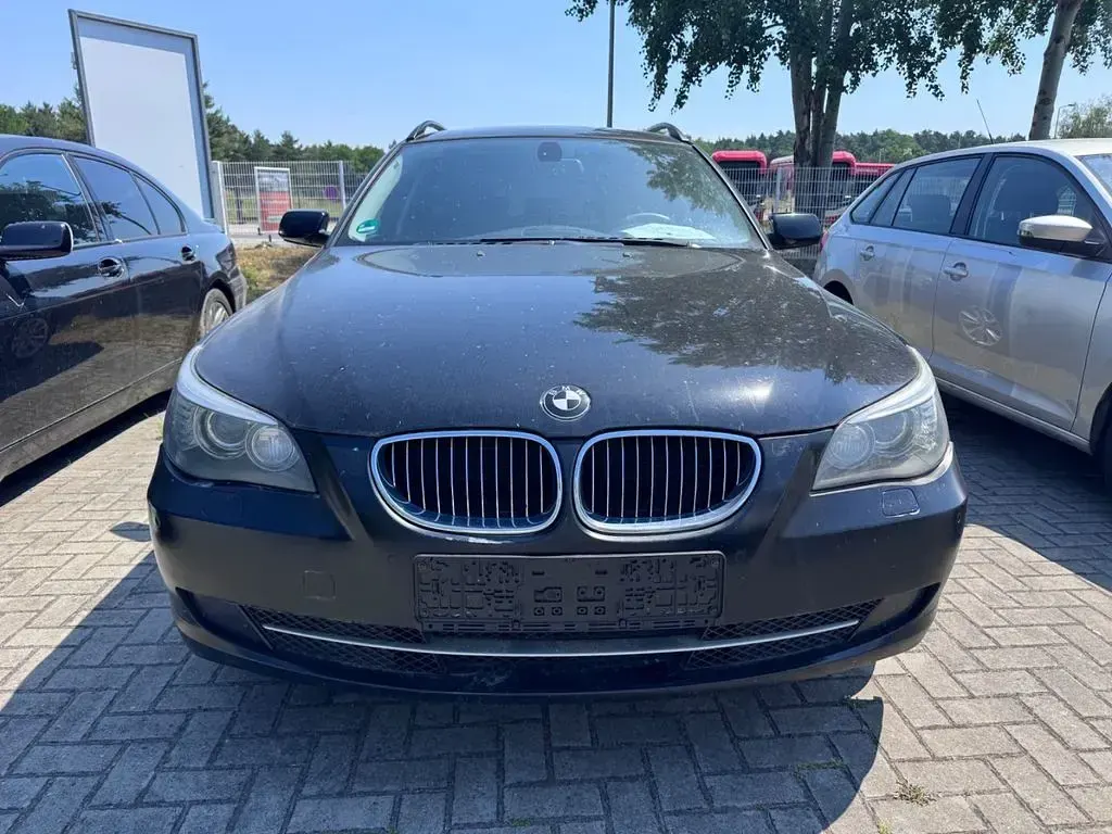 Gebraucht BMW 523 190 PS (139 kW) 2008 Schwarz Kombi