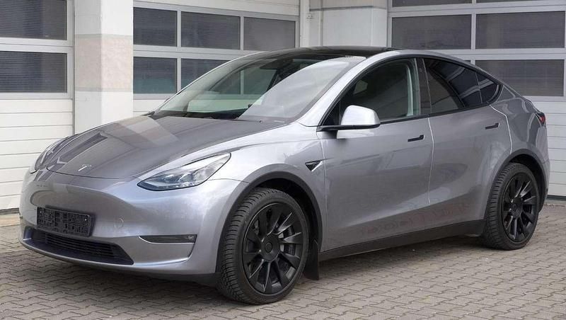 Quick silver Gebraucht 2023 Tesla Model Y Long Range SUV | 36.890 € (Fairer Preis) - Bild 1/4