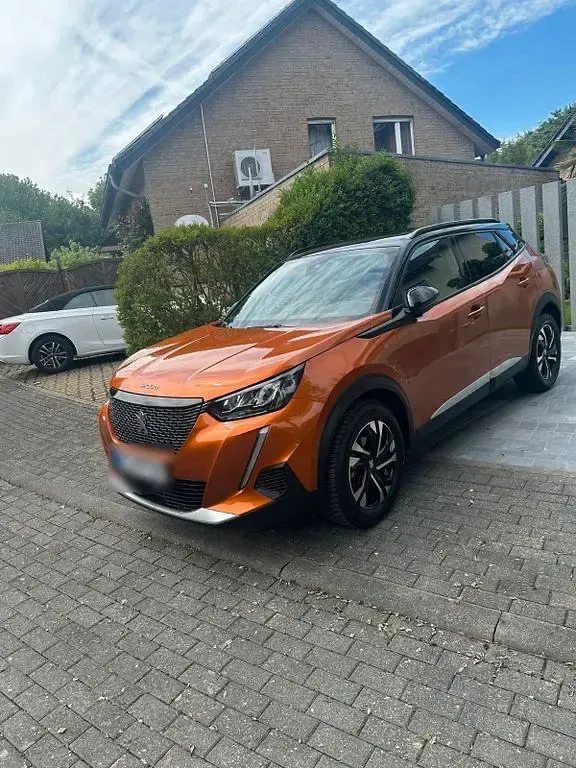 Gebraucht Peugeot 2008 Allure 101 PS (74 kW) 2023 Orange SUV