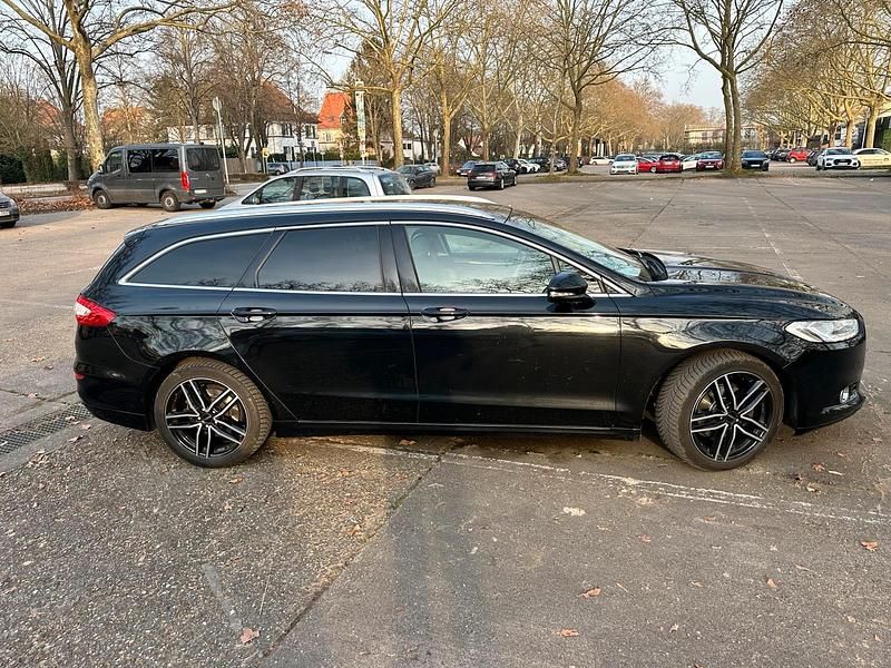 Gebraucht Ford Mondeo Titanium 150 PS (110 kW) 2016 Schwarz Kombi