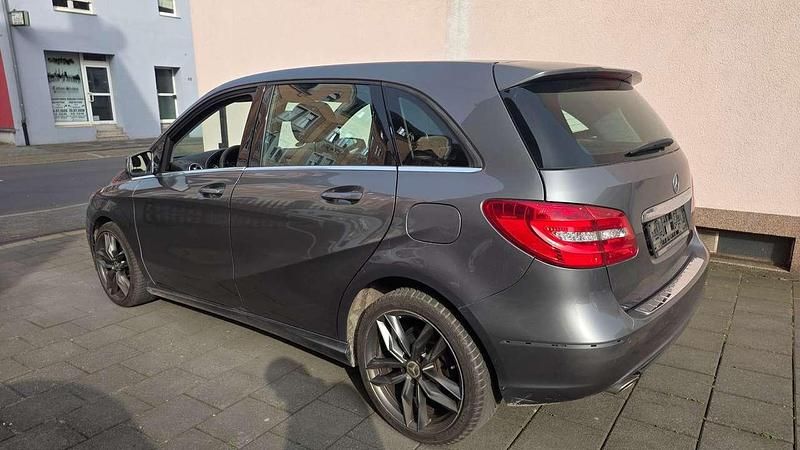 Gebraucht Mercedes B180 122 PS (89 kW) 2012 Mountaingrau  met. Van / Kleinbus
