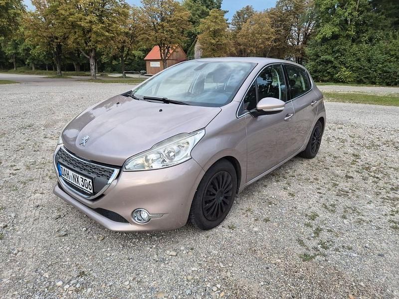 Gebraucht 2012 Peugeot 208 Active Kleinwagen | 5.590 € (Fairer Preis) - Bild 1/4