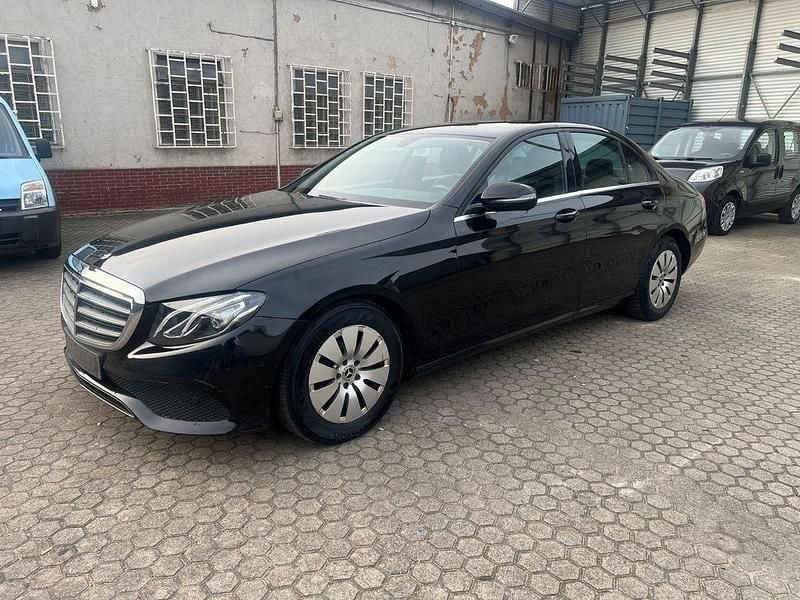 Gebraucht Mercedes E200 160 PS (117 kW) 2020 Schwarz Limousine