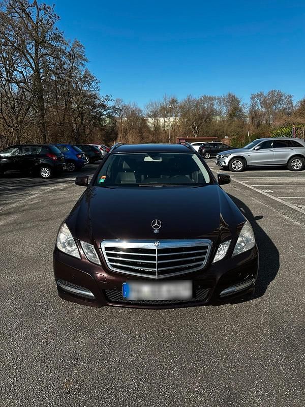 Gebraucht Mercedes E200 136 PS (100 kW) 2012 Braun Kombi