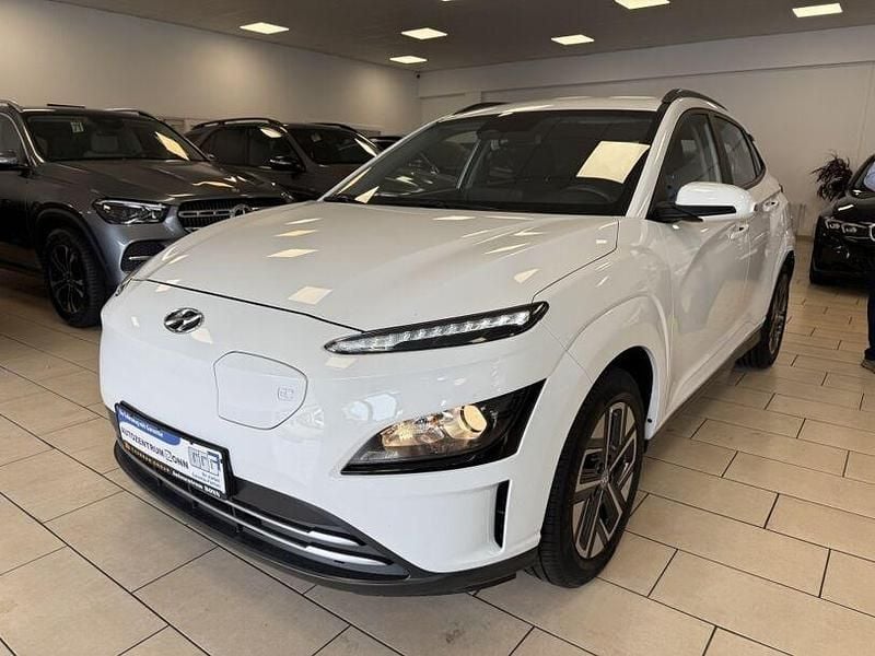 Weiß Gebraucht 2021 Hyundai Kona Basis SUV | 15.350 € (Guter Preis) - Bild 1/4