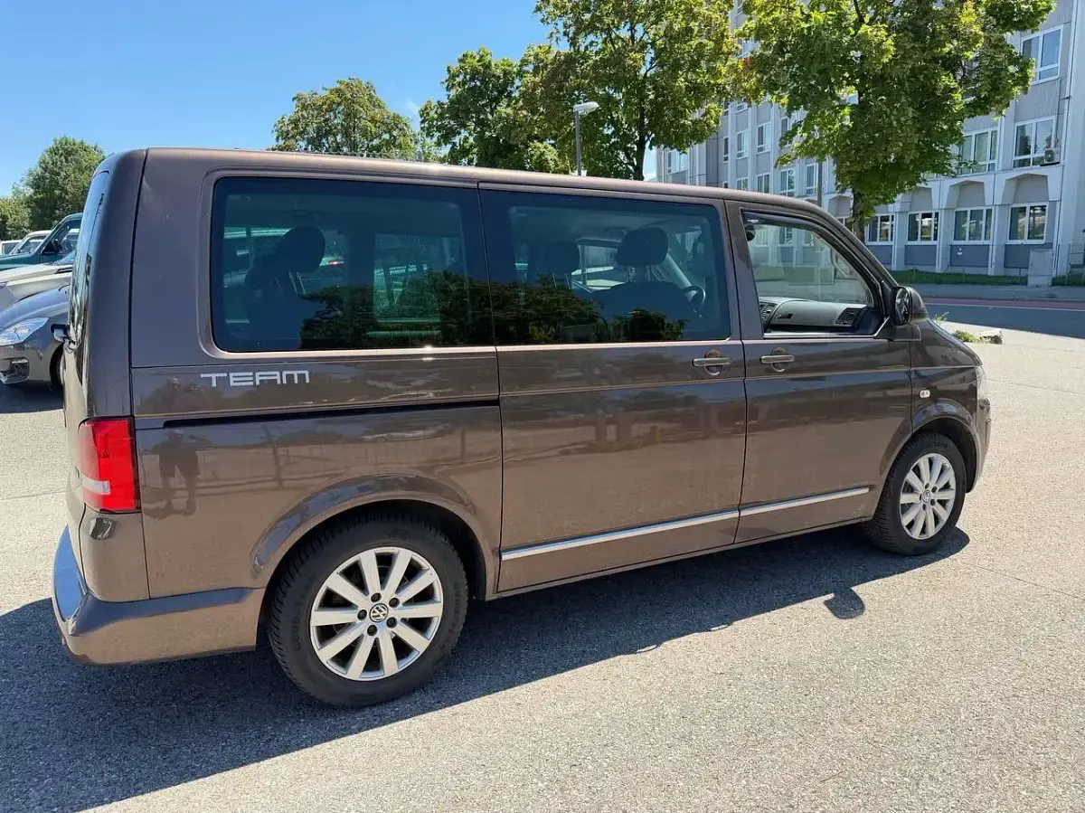 Gebraucht VW Multivan Team 179 PS (131 kW) 2010 Toffee braun metallic Van / Kleinbus