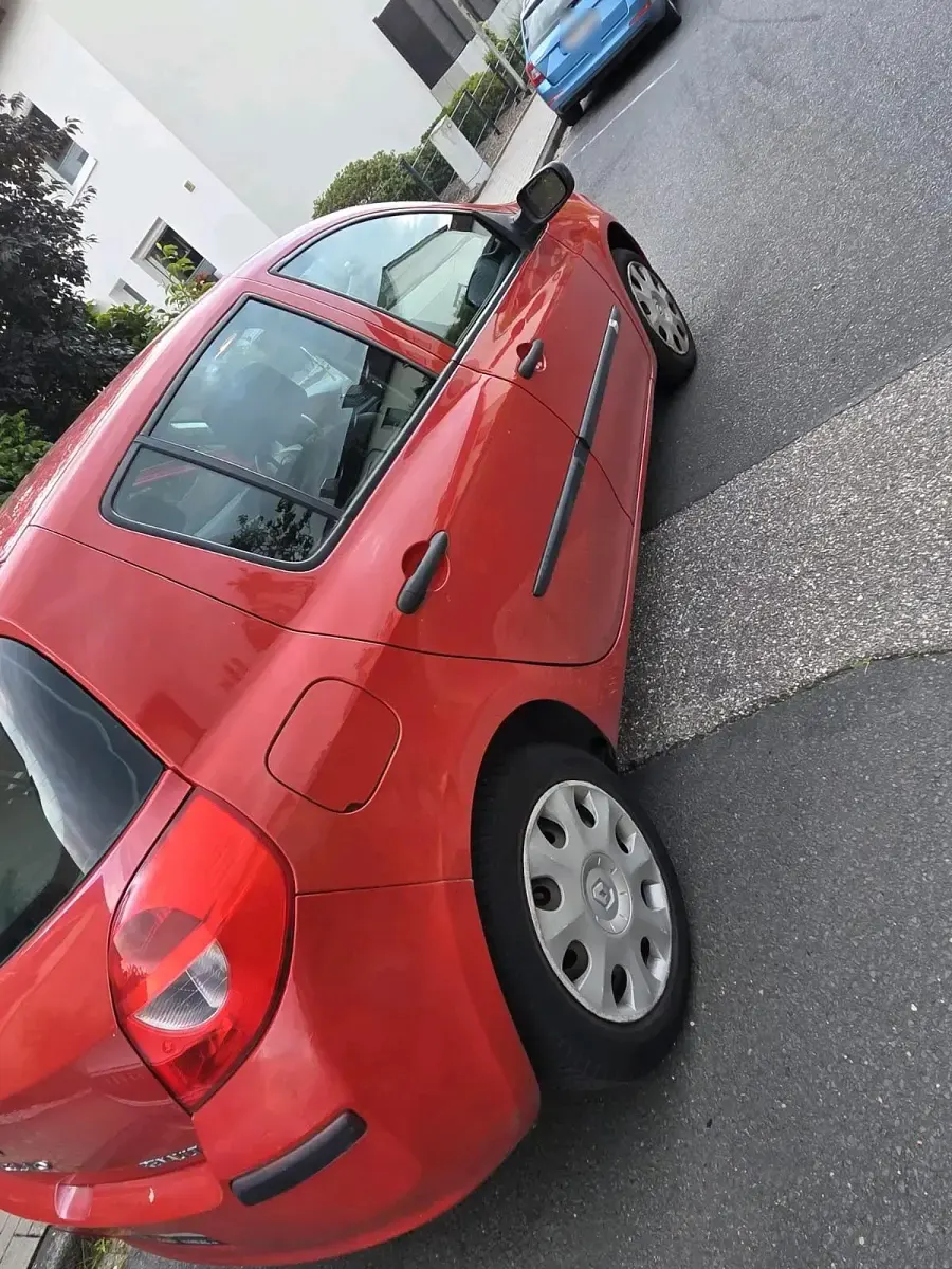 Gebraucht Renault Clio 75 PS (55 kW) 2006 Rot Kleinwagen