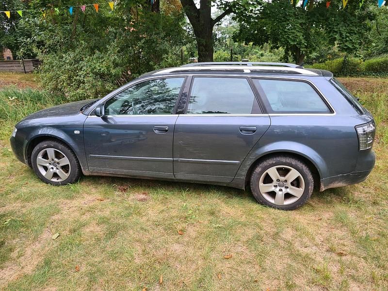 Grau Gebraucht 2004 Audi A4 Kombi | 1.200 € (Superpreis) - Bild 1/4