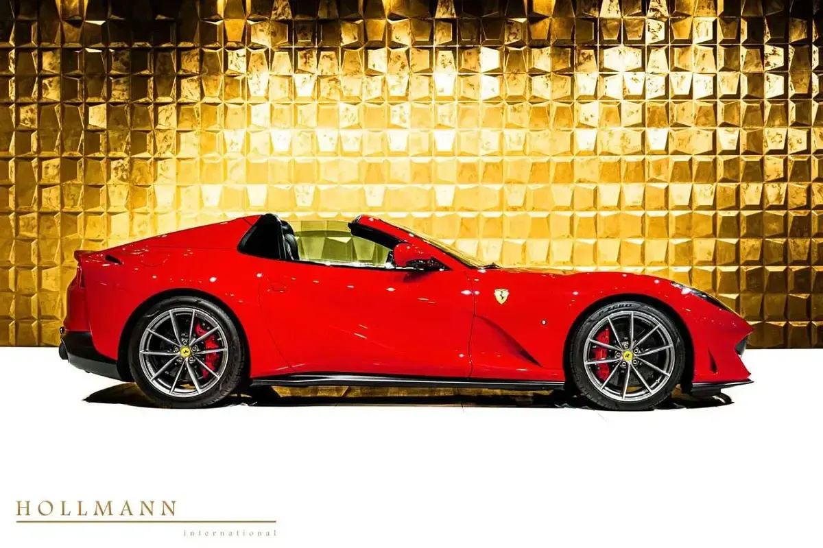 Gebraucht Ferrari 812 799 PS (587 kW) 2024 Rot Cabrio