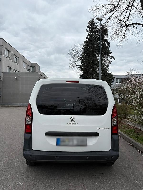 Gebraucht Peugeot Partner 99 PS (72 kW) 2017 Weiß Van / Kleinbus