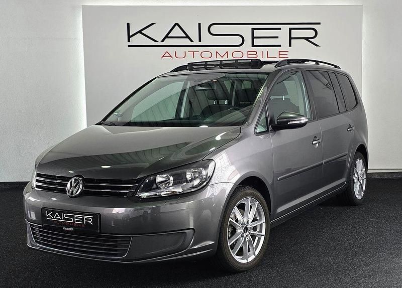 Grau Gebraucht 2011 VW Touran Comfortline Van / Kleinbus | 9.290 € (Etwas zu teuer) - Bild 1/4