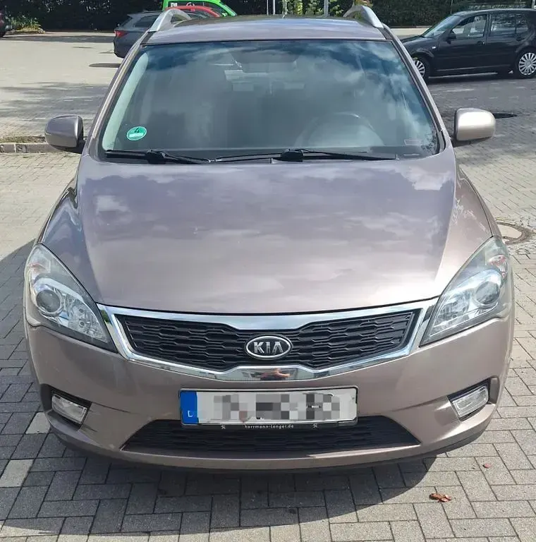 Gebraucht Kia Ceed Sportswagon 90 PS (66 kW) 2010 Silber Kombi