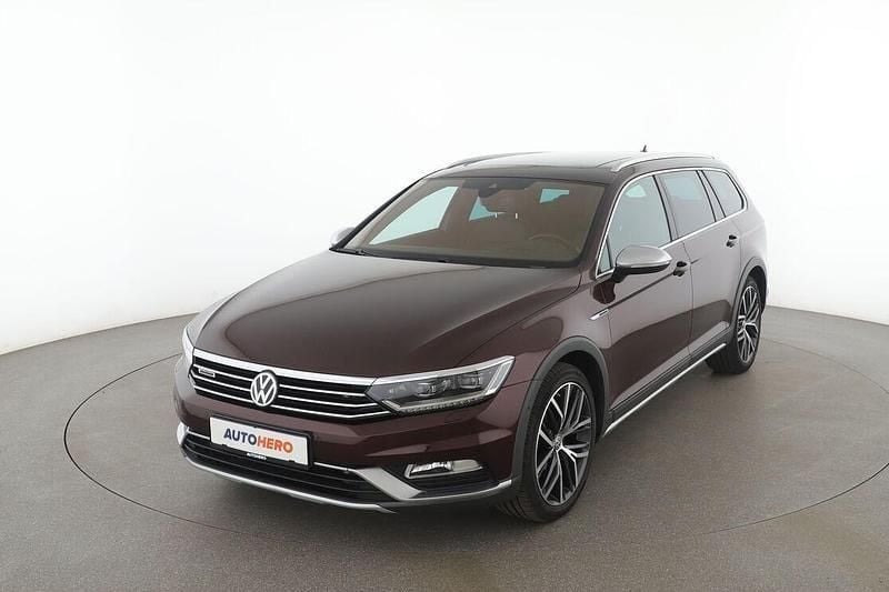 Rot Gebraucht 2018 VW Passat Alltrack Kombi | 25.920 € (Fairer Preis) - Bild 1/3