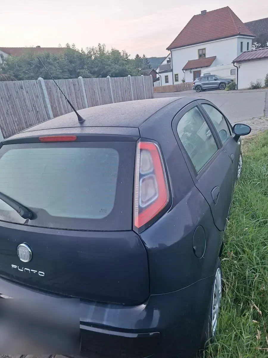 Gebraucht Fiat Punto Dynamic 77 PS (56 kW) 2011 Blau Kleinwagen