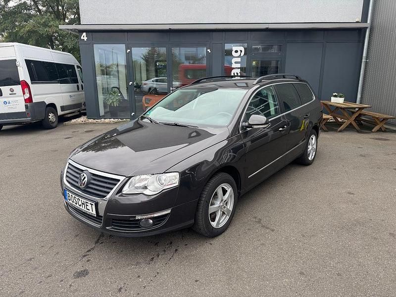 Moccaanthrazit perleffekt Gebraucht 2010 VW Passat Comfortline Kombi | 5.500 € (Teuer) - Bild 1/4