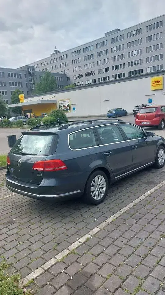 Gebraucht VW Passat Highline 140 PS (102 kW) 2011 Limousine