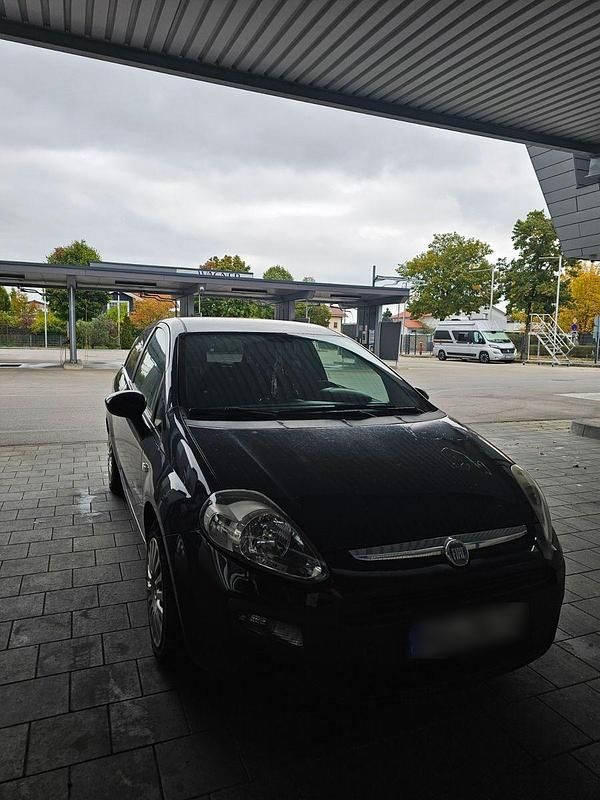 Blau Gebraucht 2011 Fiat Grande Punto Kleinwagen | 1.899 € (Fairer Preis) - Bild 1/4