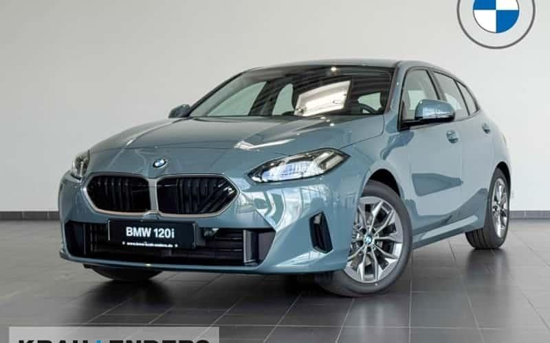 Grün Neu 2025 BMW 120 Performance Kleinwagen | 33.590 € (Superpreis) - Bild 1/4