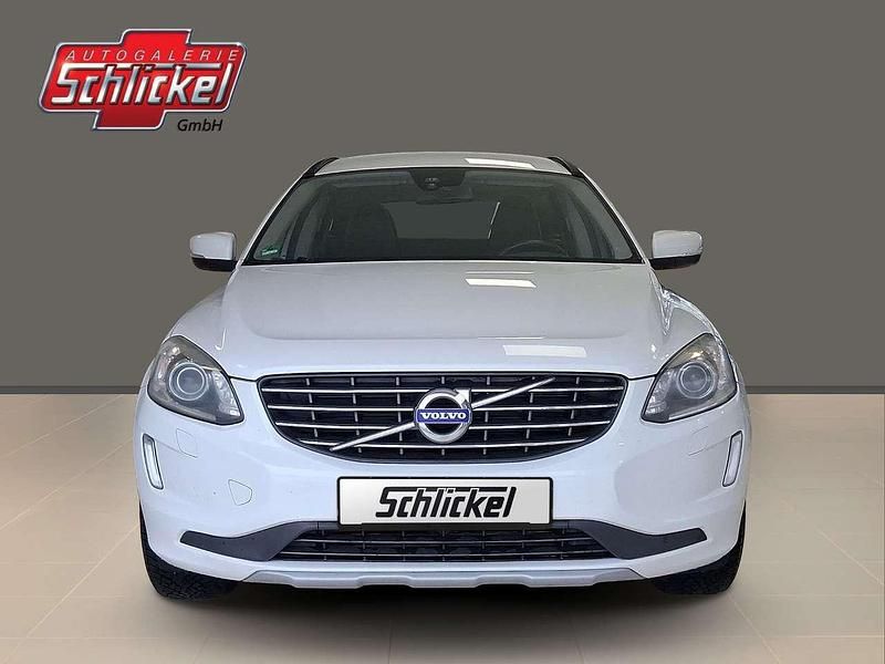 Gebraucht Volvo XC60 Momentum 190 PS (139 kW) 2016 Ice white, solid SUV