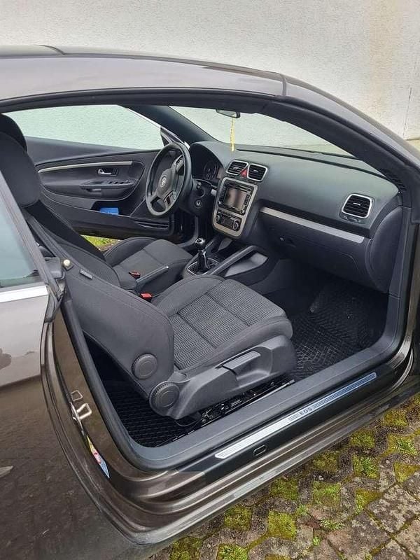 Gebraucht VW Eos Basis 122 PS (89 kW) 2011 Braun Cabrio