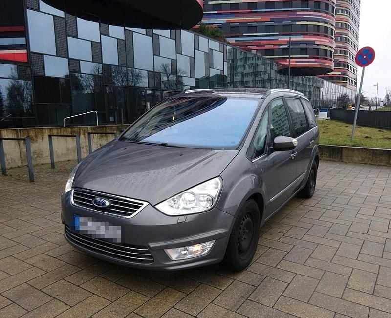 Braun Gebraucht 2013 Ford Galaxy Titanium Van / Kleinbus | 13.400 € - Bild 1/4