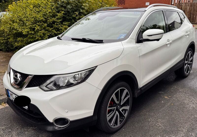 Weiß Gebraucht 2015 Nissan Qashqai 360º SUV | 11.100 € - Bild 1/4