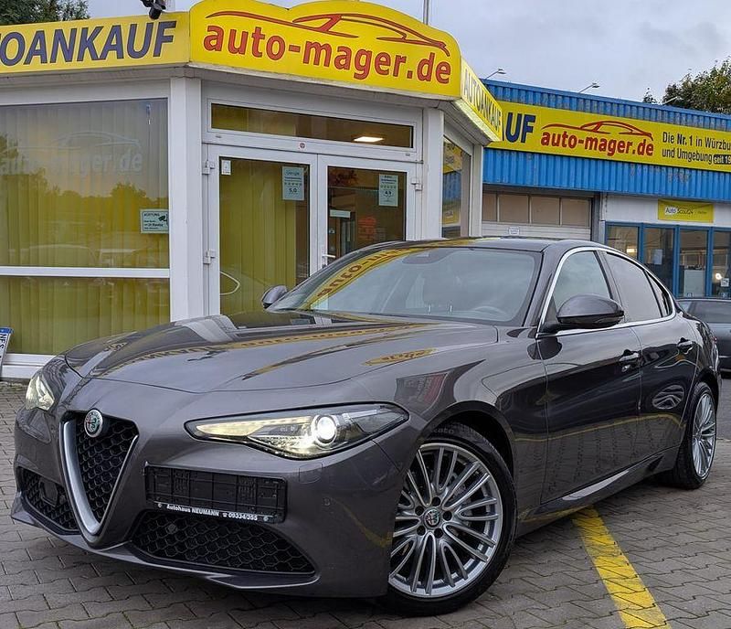 Grau Gebraucht 2016 Alfa Romeo Giulia Super Limousine | 14.600 € (Fairer Preis) - Bild 1/4