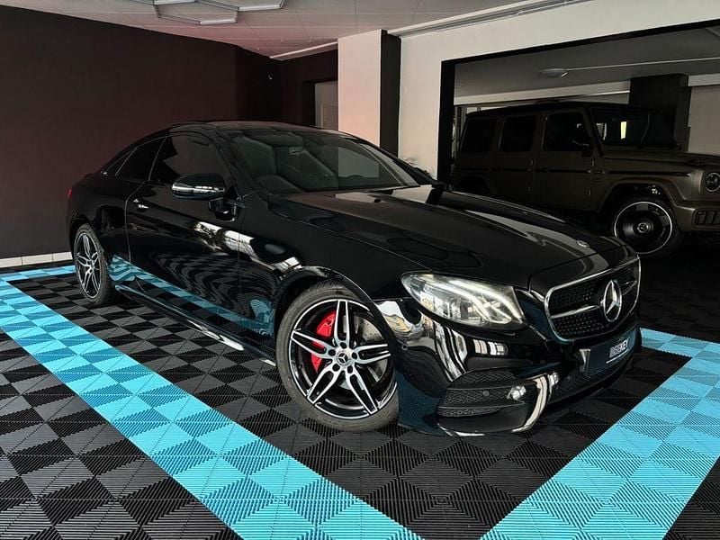 Schwarz Gebraucht 2019 Mercedes E220 AMG line Coupé | 31.970 € (Fairer Preis) - Bild 1/4