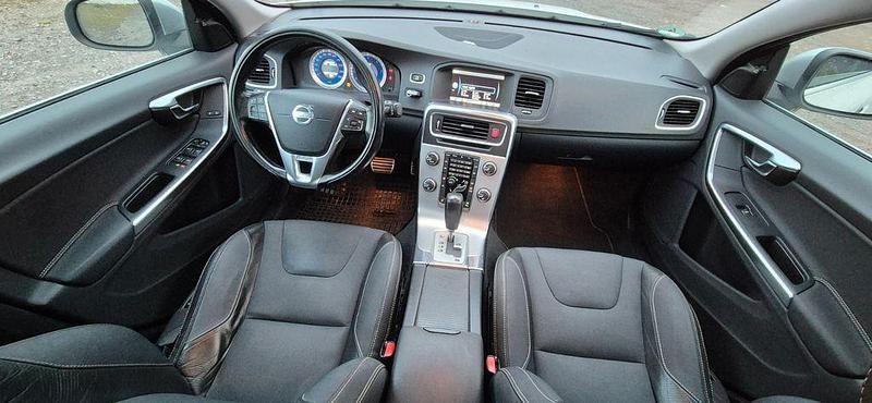 Gebraucht Volvo S60 R-Design 205 PS (150 kW) 2011 Weiß Limousine