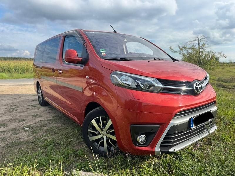 Gebraucht Toyota Proace Executive 177 PS (130 kW) 2017 Orange Van / Kleinbus